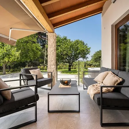 Casa Pinia With Outdoor Jacuzzi Villa Poreč