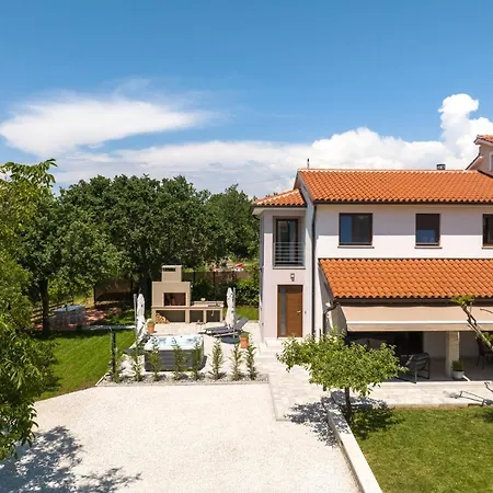 Casa Pinia With Outdoor Jacuzzi * Poreč