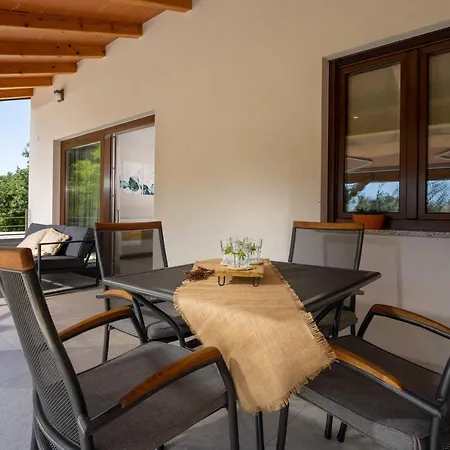 Casa Pinia With Outdoor Jacuzzi Villa Poreč