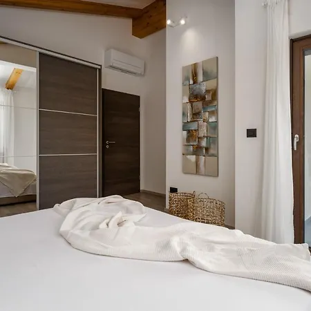 Casa Pinia With Outdoor Jacuzzi Villa Poreč